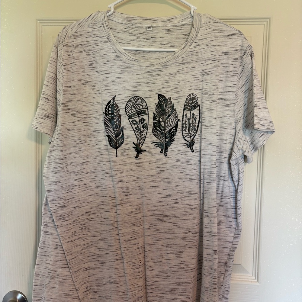 Gray Feather Graphic T-Shirt